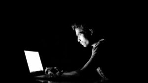 Latinos vulnerables ante hackers