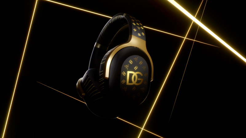 Audífonos de Dolce&Gabbana y Razer, color dorado y negro
